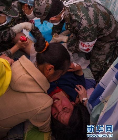 4��23�գ�«ɽ��̫ƽ����ʱ����ҽԺ�ڣ����������ھ�ҽ�İ����²��ӡ�