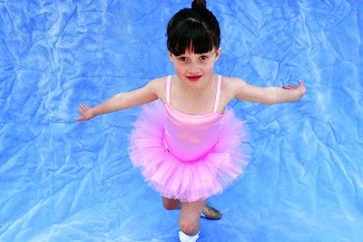 宝宝变身优雅“小天鹅” 宝宝变身优雅“小天鹅”