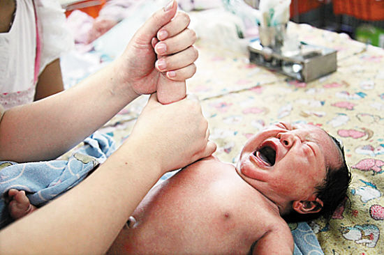 ��֫(��ǿ��Ӧ) �����󼷴��С���֣����ĸ�����ָ�⣬��֫�Ķ�������һ���� ����1�����󼷴��С����ʱ��Ҫע�����ƵĴ����ȥ�Ӵ�������Ƥ���� ����2�����������ﻭ�����֡� ����3�����İ���ָ�⡣������ָ��ʱ��Ҫ˳�ű�����������ҪӲ�ⱦ������ָ�����������������θ����󣬱���Ҳ�ᶮ�����ܺ���������������������ĸ���ʱ�������ͻ��ſ����ƣ�����������ָ�أ�