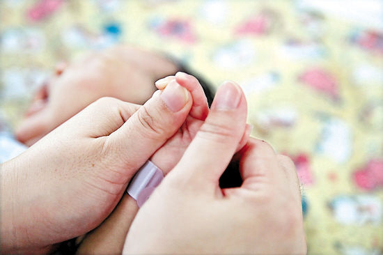 �ֲ� ������˫��Ĵָ���渧�������������ģ�������ָ���渧�����Ʊ������İ���ָ�⡣ ���� ����PS:��Ħ�����ˣ������˸�����һ�����Ǻ�ӵ��Ŷ��