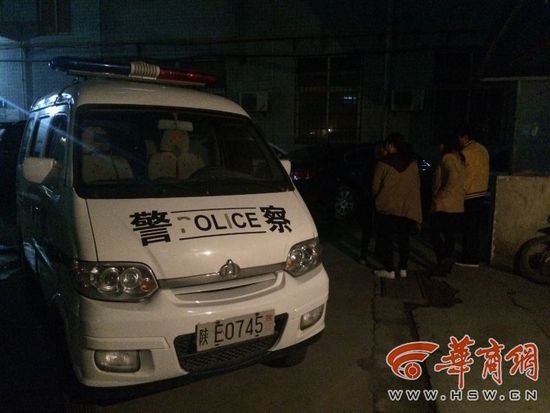 4��2������6ʱ����һ��ʮ�������Ů����ѧ����ѧ��δ�ؼң���μ���������ֶ���һС������¥׹¥������