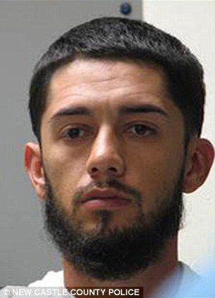 保拉24岁的男友弗洛雷斯打死女友后被捕,遭到攻击罪的指控,但是还没有上升到谋杀罪名的指控。 保拉24岁的男友弗洛雷斯打死女友后被捕,遭到攻击罪的指控,但是还没有上升到谋杀罪名的指控。