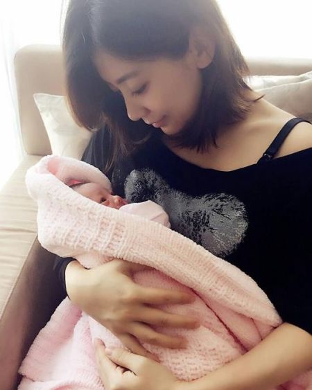 贾静雯爱女眼鼻像妈嘴像爸 贾静雯爱女眼鼻像妈嘴像爸