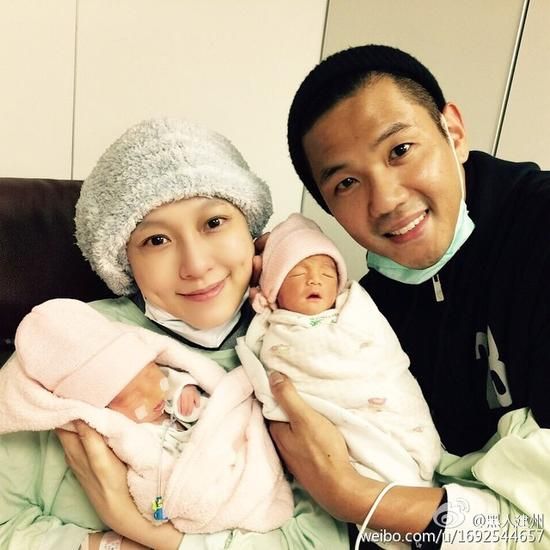 一家四口好温馨 一家四口好温馨