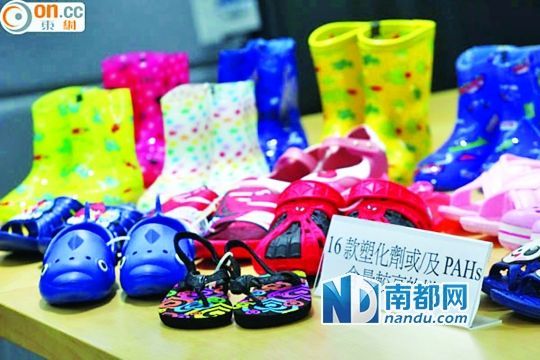 16款塑化剂含量较高的儿童胶鞋样本。 16款塑化剂含量较高的儿童胶鞋样本。
