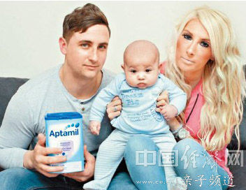 英国妈妈罗拉·斯蒂文斯投诉爱他美奶粉致儿子生病。 英国妈妈罗拉·斯蒂文斯投诉爱他美奶粉致儿子生病。
