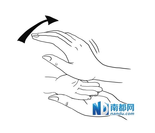 揉掌心治感冒。 揉掌心治感冒。