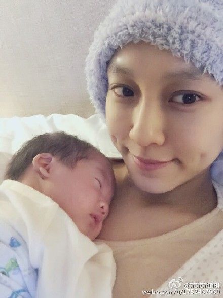 妈咪范范抱儿子睡觉 妈咪范范抱儿子睡觉