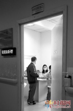 ����ҽ�ƴ�ѧ��ͯҽԺ��������ң�С�������ڴ��˵���ͬ�¿���