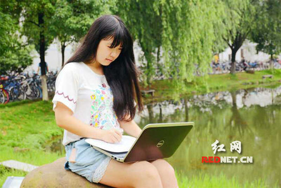 (��������ϵ���ϴ�ѧ��ͨ���乤��ѧԺ���ѧ���ξ�������Ӱ/֣����)